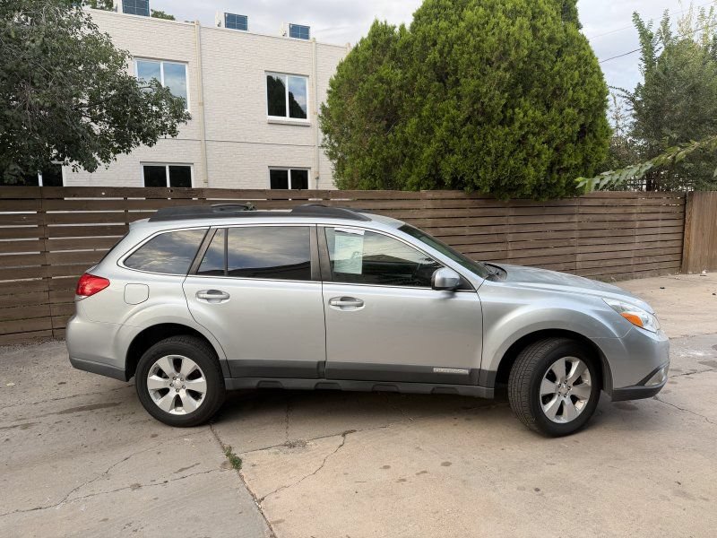 Used 2012 Subaru Outback 2.5i Premium w/ All-Weather Pkg AWD/4WD image 3