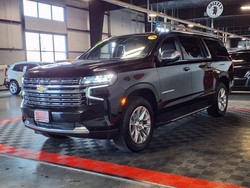 Used 2023 Chevrolet Suburban Premier AWD/4WD image 3