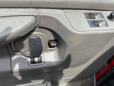 Used 2011 Chevrolet Express 2500 RWD image 16