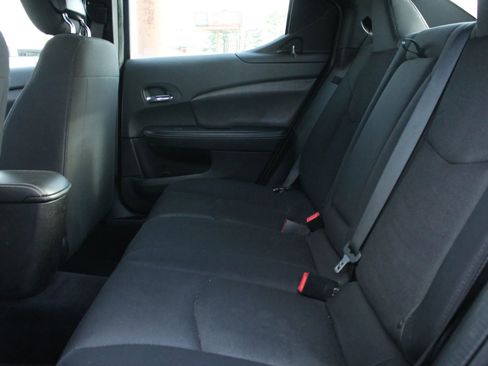 Used 2013 Dodge Avenger SE image 11