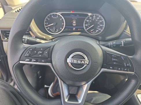 Used 2025 Nissan Sentra SV FWD image 13