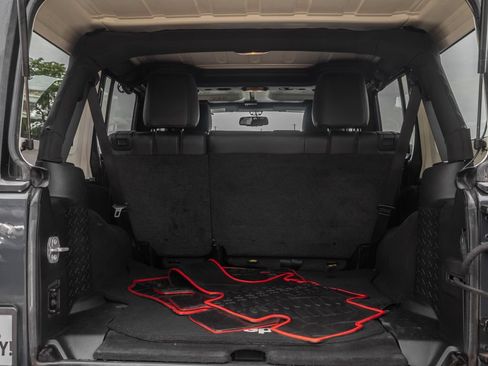 Used 2017 Jeep Wrangler Unlimited Sahara w/ Connectivity Group AWD/4WD image 29
