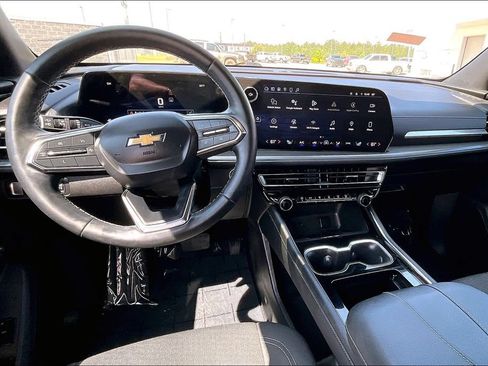 Used 2024 Chevrolet Traverse LT FWD image 12