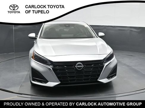 Used 2023 Nissan Altima 2.5 SV w/ SV Premium Package FWD image 7