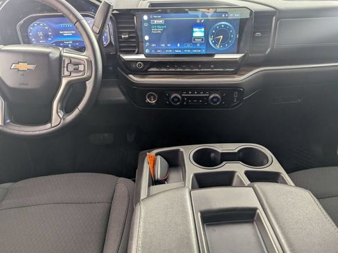 Used 2022 Chevrolet Silverado 1500 LT AWD/4WD image 25