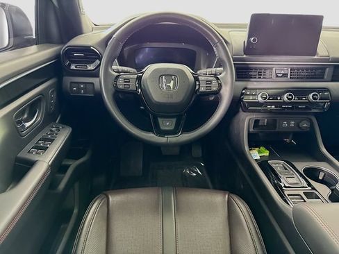 Used 2025 Honda Pilot Black Edition image 23