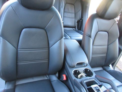 Used 2023 Porsche Cayenne image 34