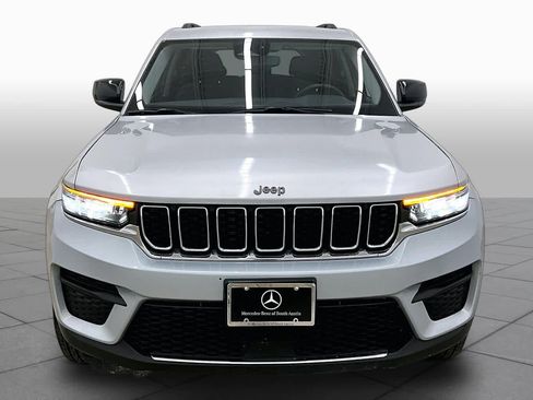 Used 2024 Jeep Grand Cherokee Laredo RWD image 4