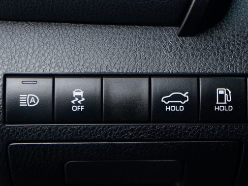 Used 2019 Toyota Camry SE w/ Carpet Mat Package FWD image 19