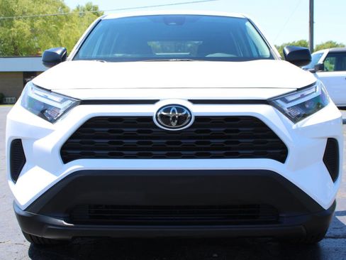 Used 2023 Toyota RAV4 LE AWD/4WD image 2