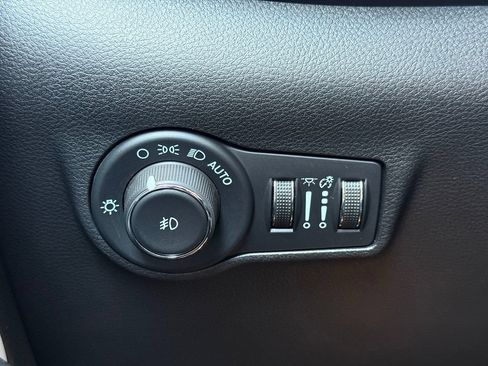 Used 2025 Jeep Compass Limited AWD/4WD image 10
