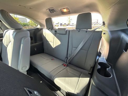 Used 2026 Toyota Highlander Platinum AWD/4WD image 24
