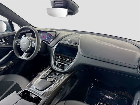 Used 2022 Aston Martin DBX image 31