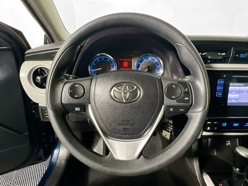 Used 2017 Toyota Corolla LE FWD image 17