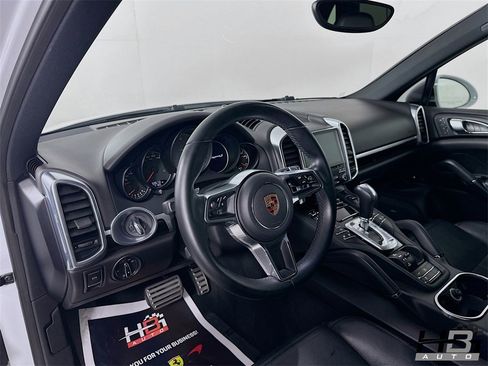 Used 2018 Porsche Cayenne S image 10