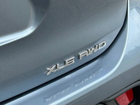 Used 2022 Toyota Highlander XLE AWD/4WD image 49