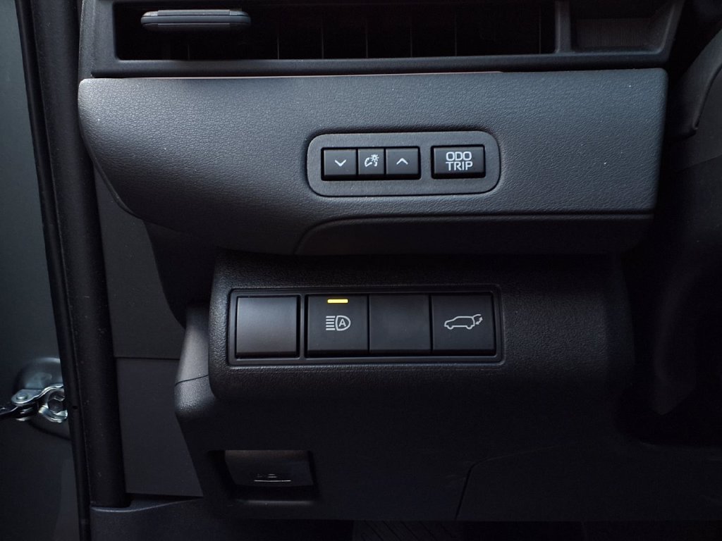 Certified 2026 Toyota C-HR AWD/4WD image 15