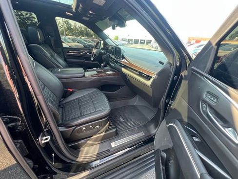 Used 2022 Cadillac Escalade Sport Platinum w/ LPO, Floor Liner Package AWD/4WD image 20