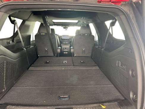 Used 2024 Chevrolet Suburban High Country AWD/4WD image 23