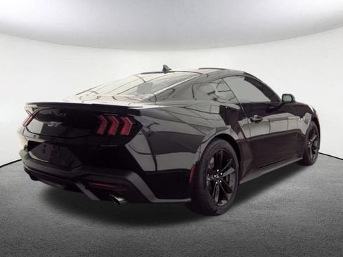Used 2026 Ford Mustang GT RWD image 2