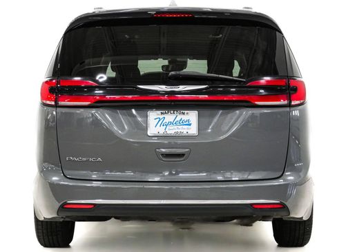 Used 2022 Chrysler Pacifica Touring-L FWD image 7