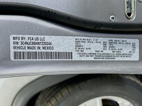 Used 2022 Jeep Compass Latitude FWD image 12