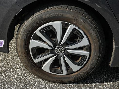 Used 2019 Toyota Prius Prime Advanced image 11