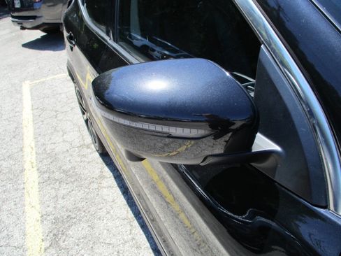 Used 2020 Nissan Rogue Sport SL image 26