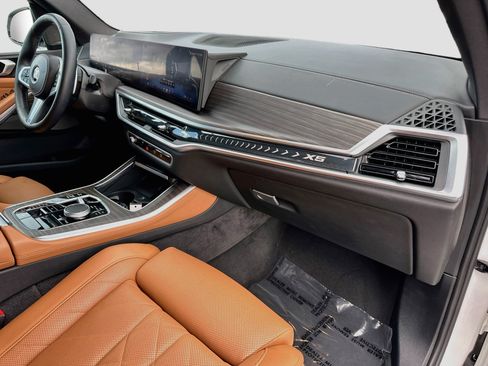 Used 2024 BMW X5 sDrive40i w/ M Sport Package RWD image 31
