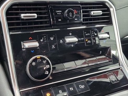 Used 2025 Nissan Armada SL image 30