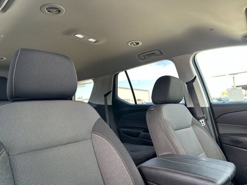Used 2020 Chevrolet Traverse LT FWD image 17