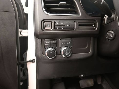 Used 2024 GMC Yukon XL AT4 AWD/4WD image 13