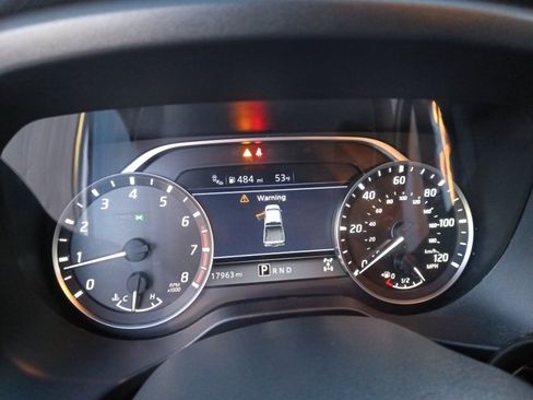 Used 2023 Nissan Titan SV w/ SV Convenience Package image 17