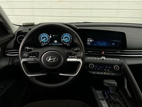 Used 2025 Hyundai Elantra SEL image 13