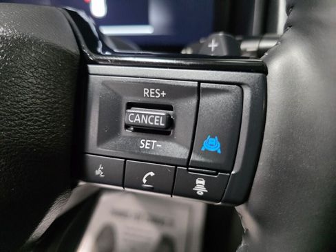 Used 2025 Nissan Rogue Platinum AWD/4WD image 15