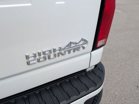 Used 2025 Chevrolet Silverado 2500 High Country w/ Technology Package AWD/4WD image 48