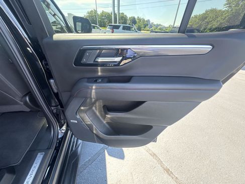 Used 2025 Chevrolet Tahoe RST w/ Comfort Package AWD/4WD image 16