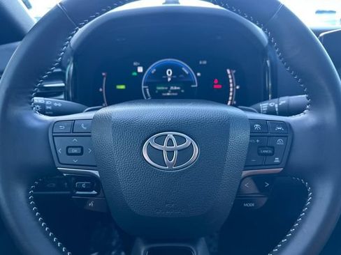 Used 2025 Toyota Camry SE w/ Convenience Package FWD image 28