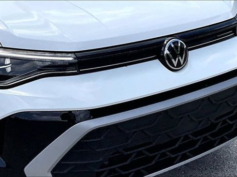Used 2025 Volkswagen Taos SE AWD/4WD image 29