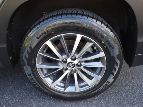 Used 2017 Toyota Highlander XLE FWD image 46