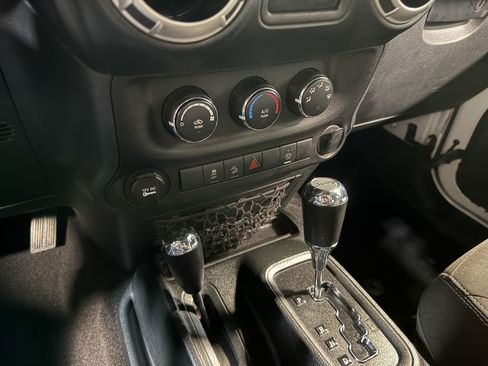 Used 2018 Jeep Wrangler Rubicon w/ Trailer Tow Group AWD/4WD image 61