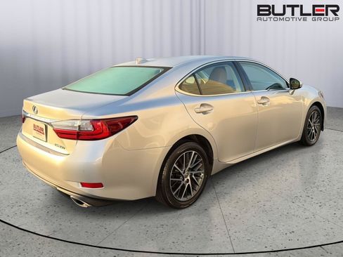 Used 2016 Lexus ES 350 w/ Luxury Package w/Wood Trim FWD image 6