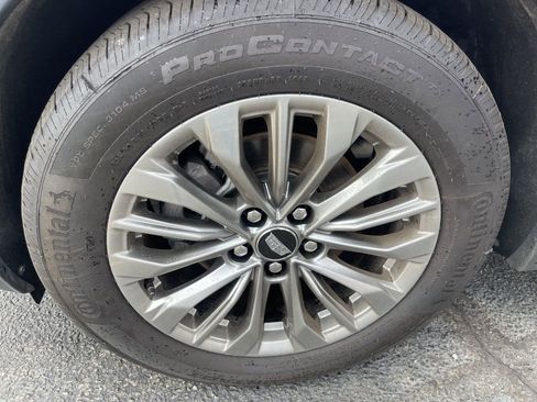 Used 2025 Cadillac XT4 Premium Luxury AWD/4WD image 25