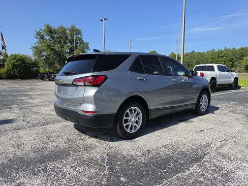 Used 2024 Chevrolet Equinox LS w/ LS Convenience Package FWD image 4