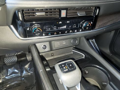 Used 2021 Nissan Rogue Platinum FWD image 21