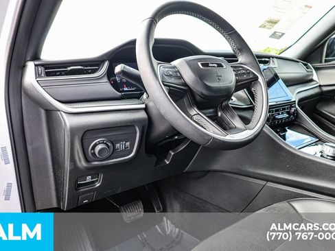 Used 2025 Jeep Grand Cherokee Altitude AWD/4WD image 28