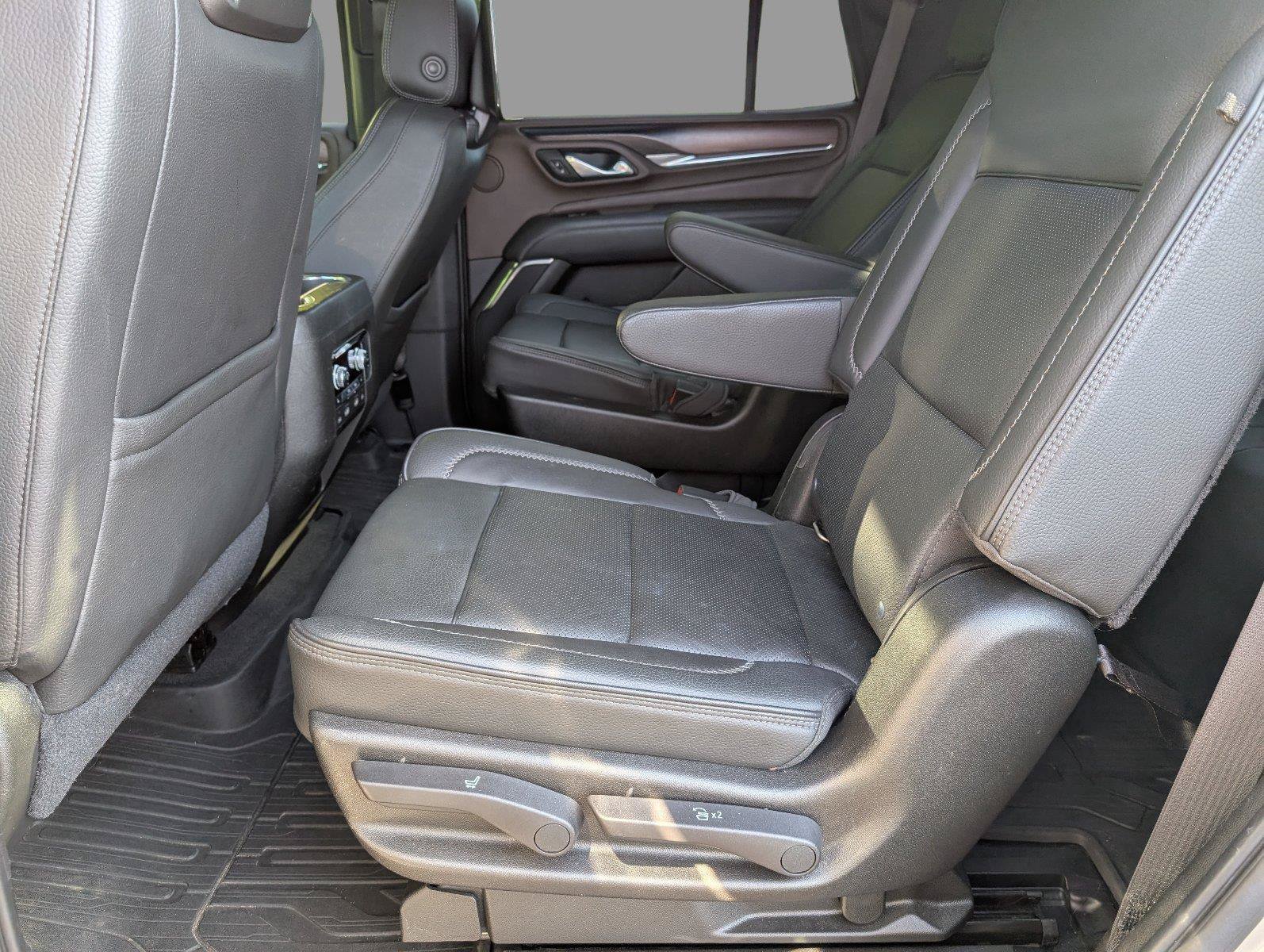 Used 2021 GMC Yukon Denali w/ Denali Premium Package RWD image 35