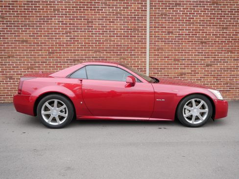 Used 2005 Cadillac XLR RWD image 25