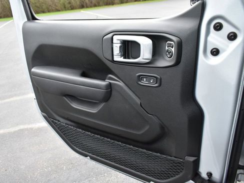 Used 2024 Jeep Wrangler Unlimited Sport AWD/4WD image 24