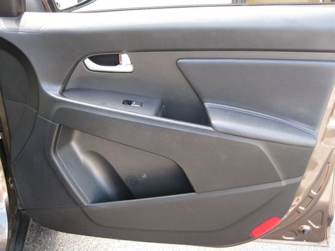 Used 2013 Kia Sportage LX FWD image 29